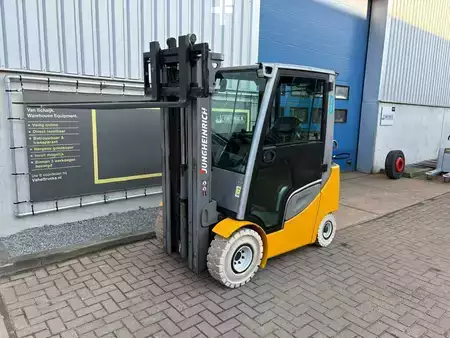 Carretilla elevadora GLP 2017  Jungheinrich TFG320 (6)