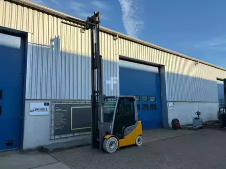 Carretilla elevadora GLP 2017  Jungheinrich TFG320 (9)