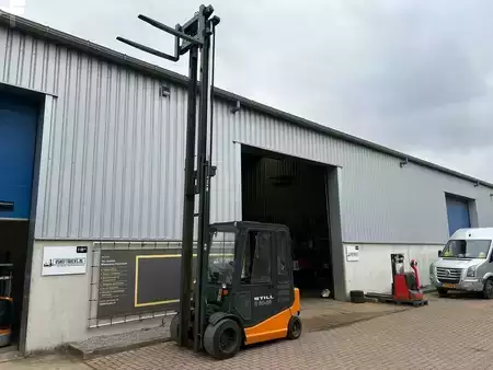 Elektrisk- 4 hjul 2005  Still r60-35 (5)