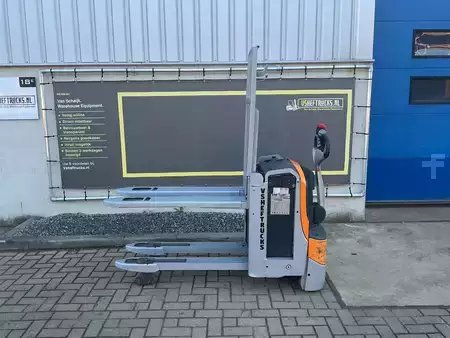 Pallet Stackers 2015  Still EXUH20 (1)
