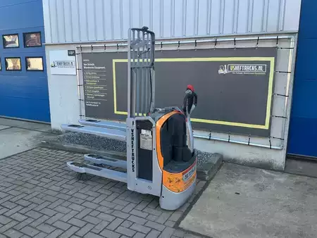 Pallet Stackers 2015  Still EXUH20 (5)
