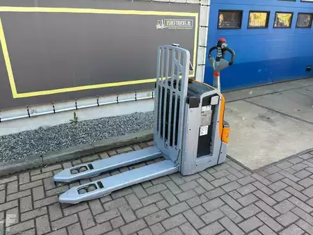 Pallet Stackers 2015  Still EXUH20 (3)