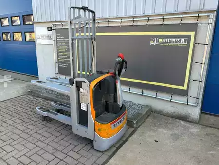 Pallet Stackers 2015  Still EXUH20 (4)