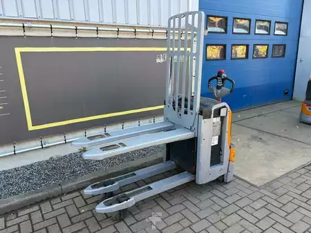 Pallet Stackers 2015  Still EXUH20 (6)
