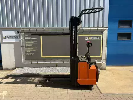 Pallet Stackers 2002  BT LSF1250/11 (1)