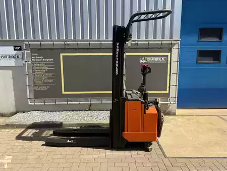 Pallet Stackers 2002  BT LSF1250/11 (2)