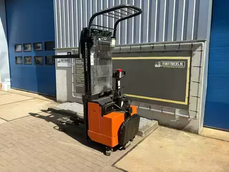 Pallet Stackers 2002  BT LSF1250/11 (6)