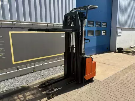 Pallet Stackers 2002  BT LSF1250/11 (7)