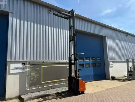 Pallet Stackers 2002  BT LSF1250/11 (9)