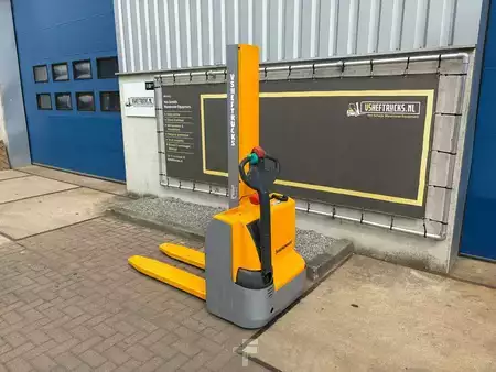 Stoccatori 2016  Jungheinrich EMC110 (3)