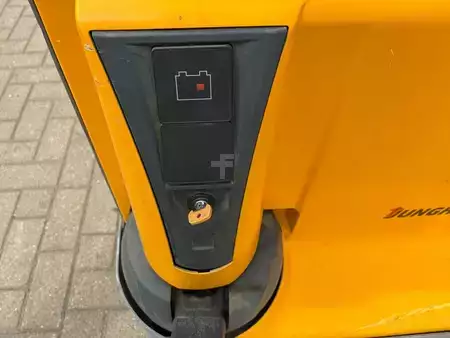 Stoccatori 2016  Jungheinrich EMC110 (8)