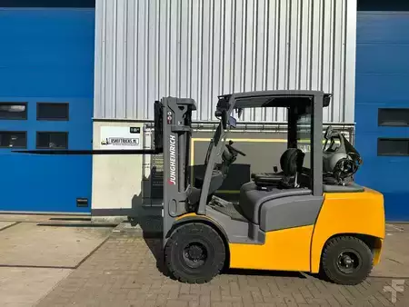Chariots élévateurs GPL 2017  Jungheinrich TFG 430 (1)