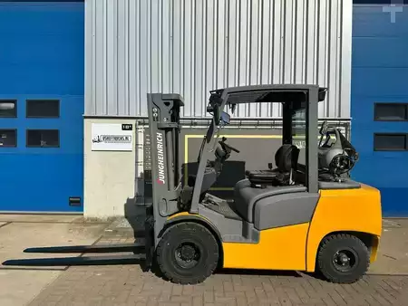 Chariots élévateurs GPL 2017  Jungheinrich TFG 430 (2)