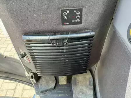 Reach Trucks 2004  Crown ESR4020 (12)