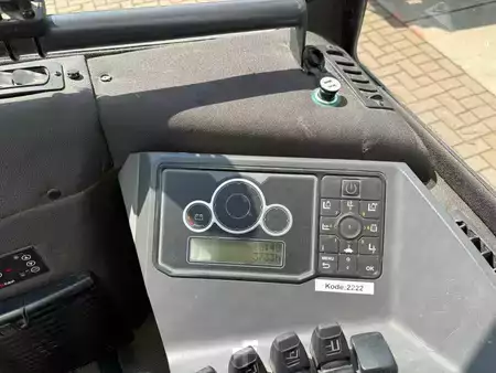 Reach Trucks 2004  Crown ESR4020 (13)