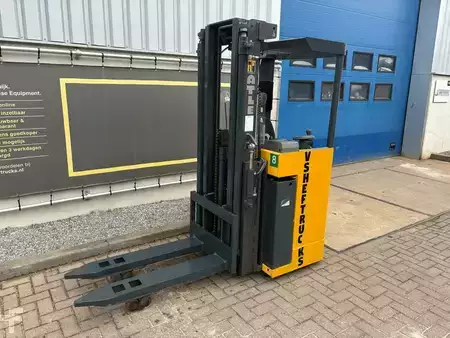 Stapelaars met zitplaats 2006  Atlet XJ160 (4)