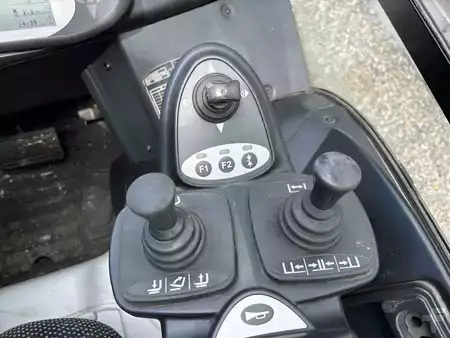 Chariots électriques à 4 roues 2016  Still RX60-30 (14)