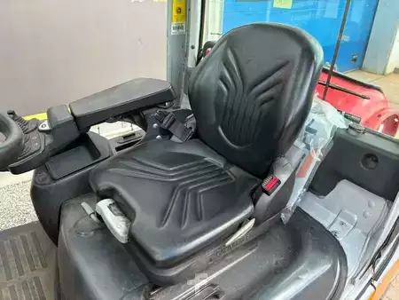Empilhador a gás 2020  Still RX70-20T (16)