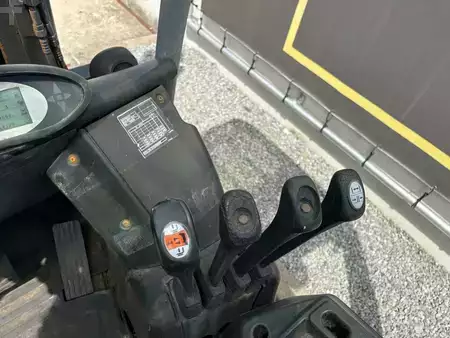 Diesel heftrucks 2011  Still RX70-25 (17)