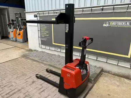 Apilador eléctrico 2006  BT HWE 100 (6)