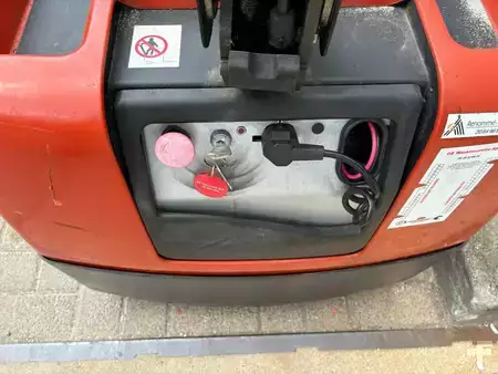 Apilador eléctrico 2006  BT HWE 100 (8)