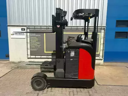 Chariots à mât rétractable 2013  Linde R16G (1)