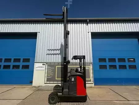 Chariots à mât rétractable 2013  Linde R16G (3)