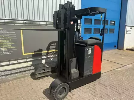 Chariots à mât rétractable 2013  Linde R16G (5)
