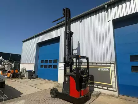 Chariots à mât rétractable 2013  Linde R16G (8)