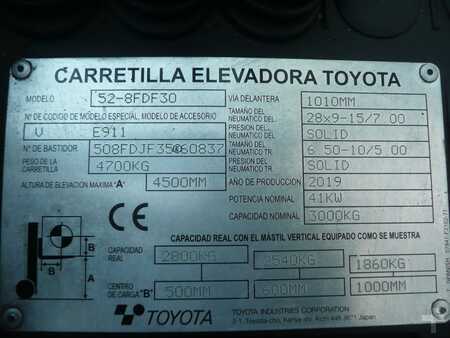 Chariot élévateur diesel 2019  Toyota 52-8FDF30 MATRICULADA (10)