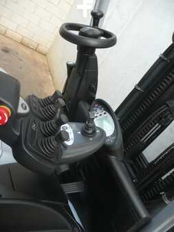Chariots électriques à 4 roues 2019  Still RX60-40 (8)