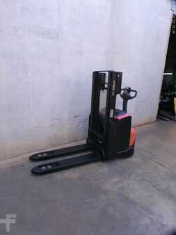 Stacker pedestre 2020  BT SWE 200 D (1)