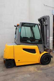 Carrelli elettrici 4 ruote 2017  Jungheinrich EFG 550 400 ZT (1)