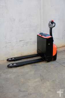 Wózki niskiego podnoszenia 2020  BT LWE 140 (2)