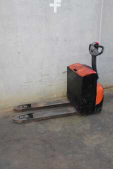 Wózki niskiego podnoszenia 2015  BT LWE 180 (1)