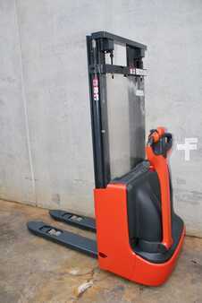 Ruční vysokozdvižný vozík 2009  Linde L 10 (2)