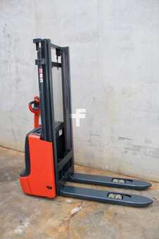 Ruční vysokozdvižný vozík 2009  Linde L 10 (4)