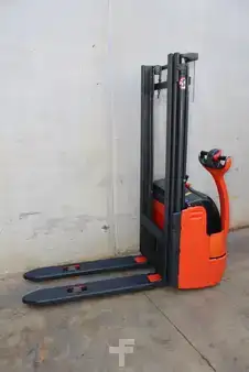 Apilador eléctrico 2004  Linde L 12 (1)