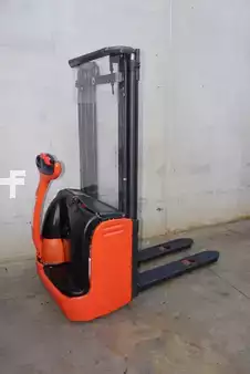 Apilador eléctrico 2004  Linde L 12 (4)