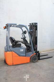 Eléctrica de 3 ruedas 2017  Toyota 8FBEK18T (1)