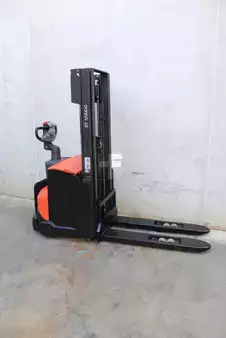 Stacker pedestre 2017  BT SWE 120 L (4)