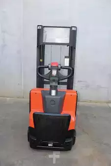Stacker pedestre 2017  BT SWE 120 L (5)