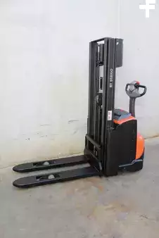 Stacker pedestre 2019  BT SWE120 (2)