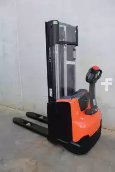 Stacker pedestre 2022  BT SWE 100 (1)