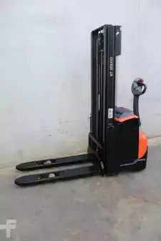 Stacker pedestre 2022  BT SWE 100 (2)