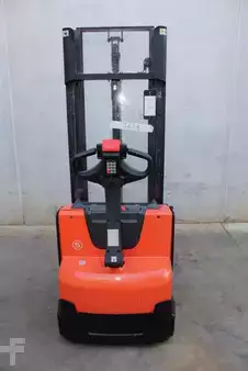 Stacker pedestre 2022  BT SWE 100 (6)