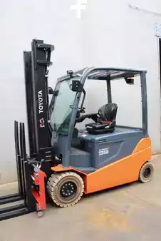Elektrisk- 4 hjul 2021  Toyota 8FBMT35 (3)