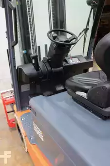 Elektrisk- 4 hjul 2021  Toyota 8FBMT35 (7)