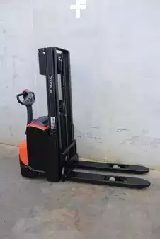 Stacker pedestre 2019  BT SWE 120 (4)