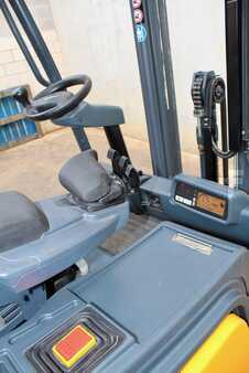 Eléctrica de 3 ruedas 2013  Jungheinrich EFG 215 330 ZZ (8)